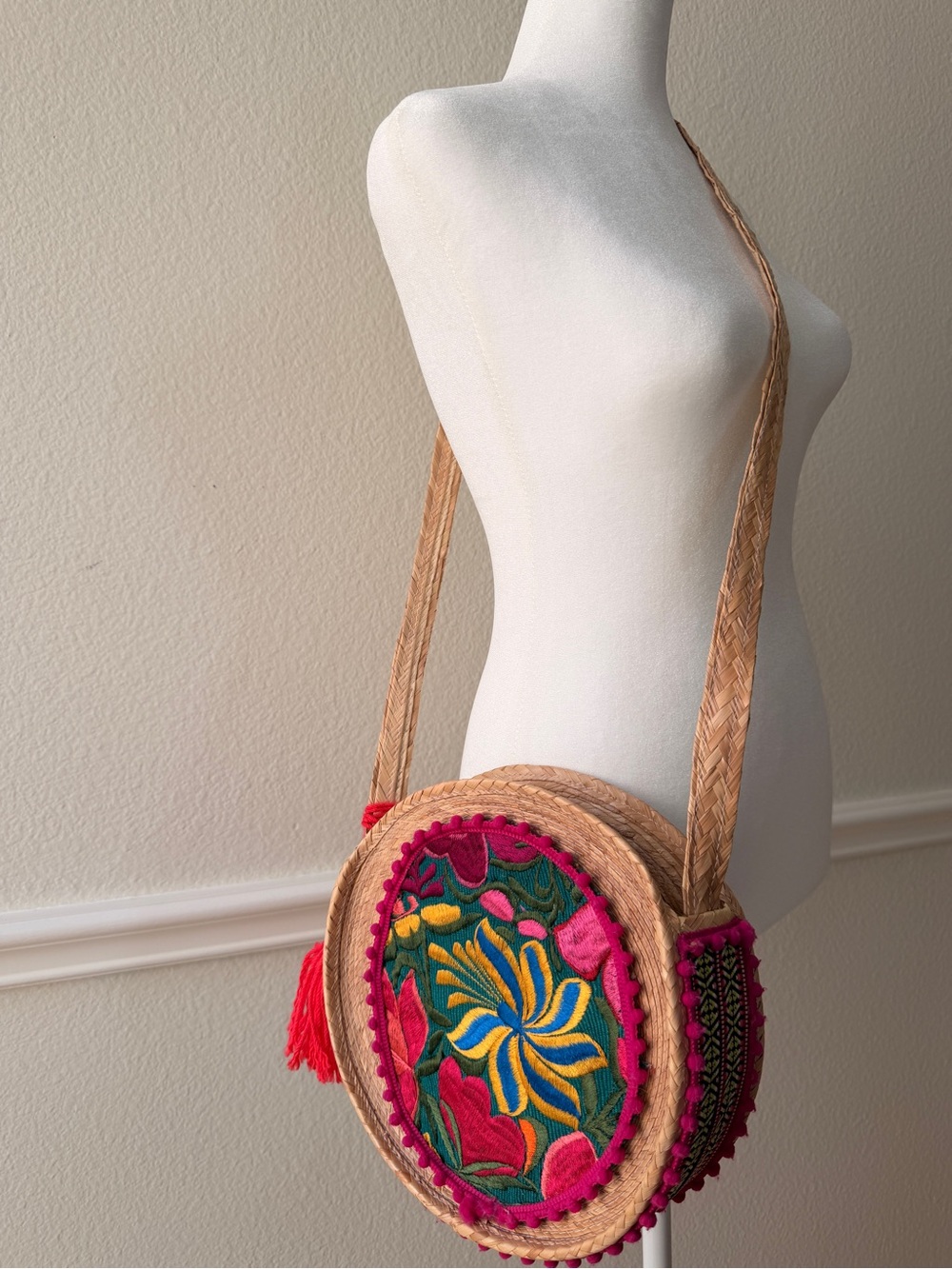 Colorful Boho Embroidered Straw Round‎ Crossbody Bag Festival Summer Purse